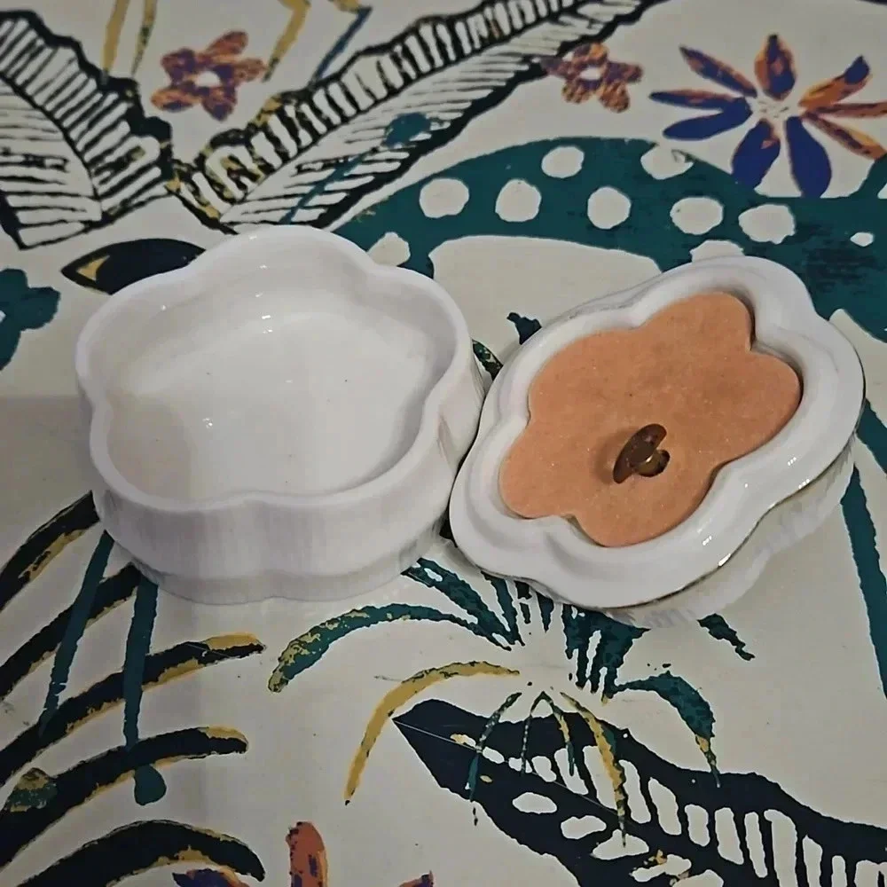 HERITAGE HOUSE MUSIC BOX